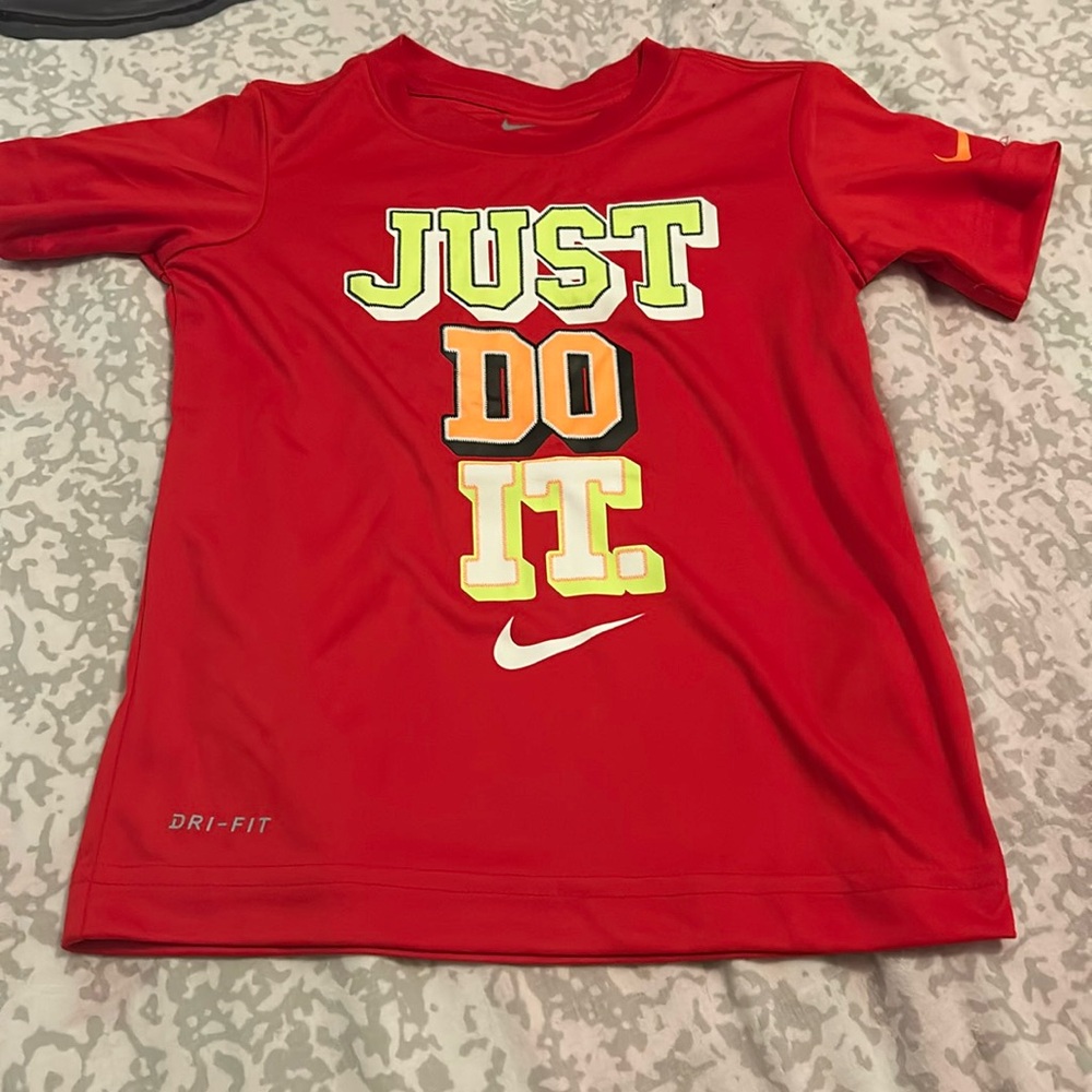 Boys Nike shirt size 4